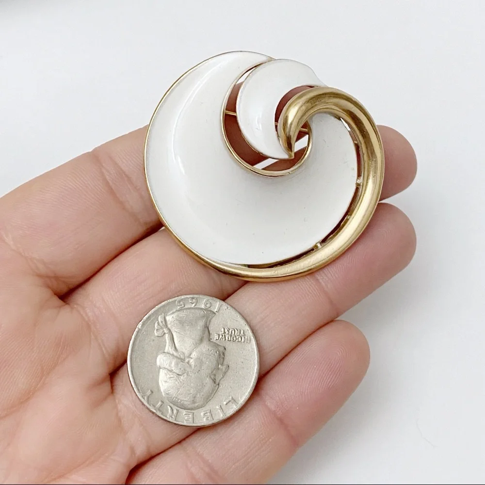 Vintage Crown Trifari Signed White Enamel Goldtone Sculptural Swirl Brooch Pin